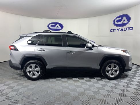 Used 2021 Toyota RAV4 XLE w/ Convenience Package image 2