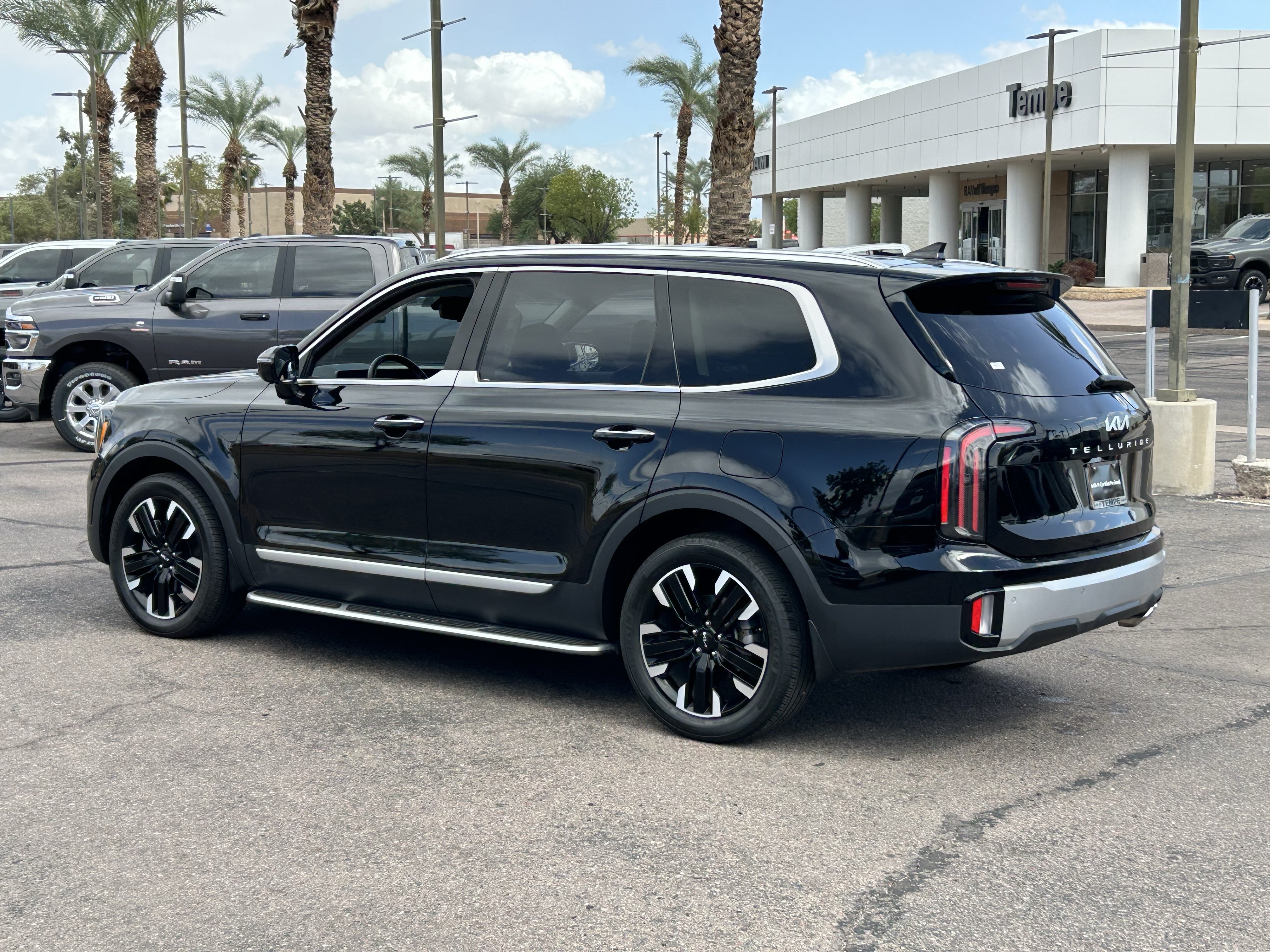 Certified 2023 Kia Telluride SX Prestige AWD/4WD image 4