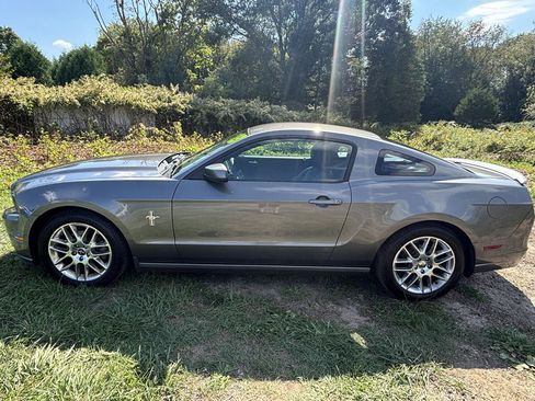 Used 2013 Ford Mustang Premium RWD image 8