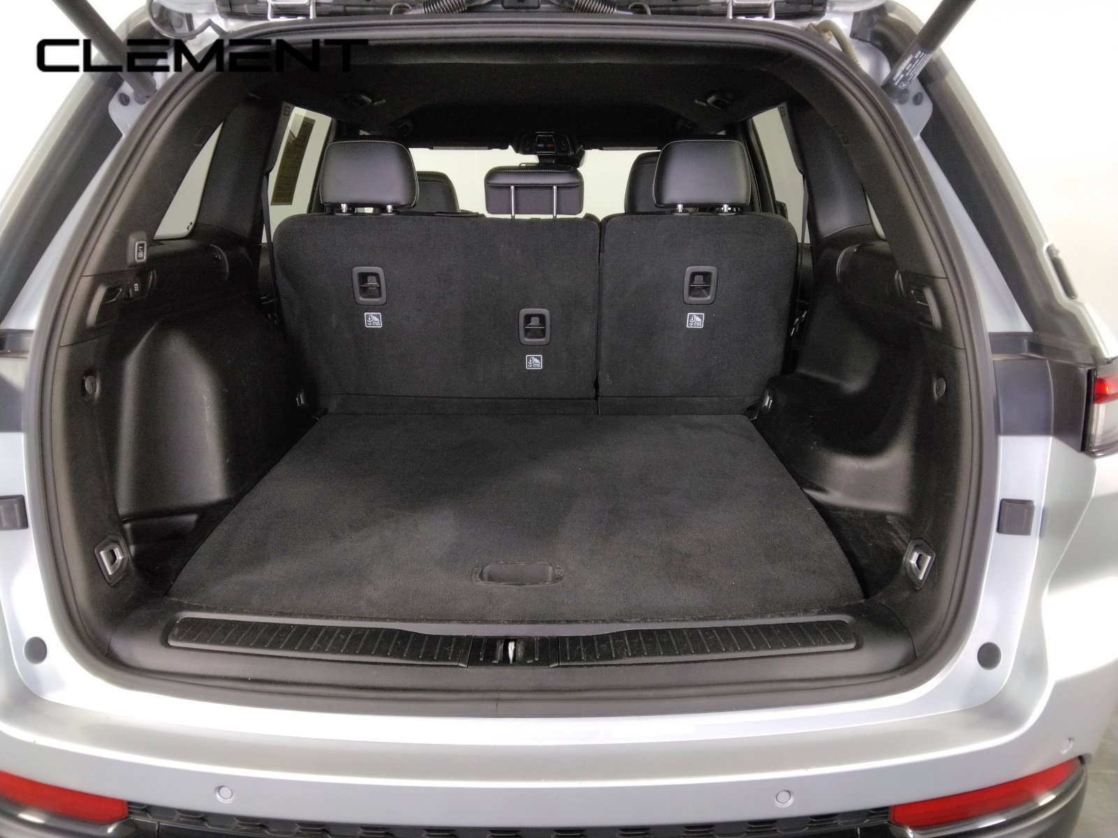 Used 2023 Jeep Grand Cherokee Altitude AWD/4WD image 9
