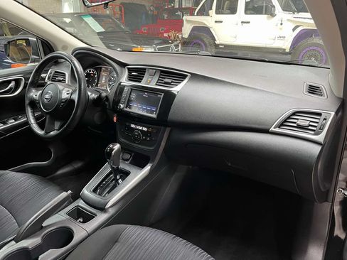 Used 2019 Nissan Sentra SV FWD image 12