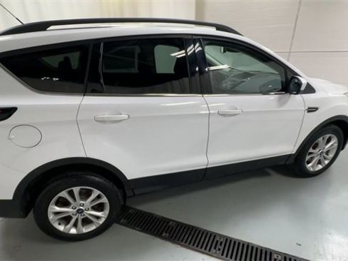Used 2018 Ford Escape SE w/ Ford Safe & Smart Package image 9