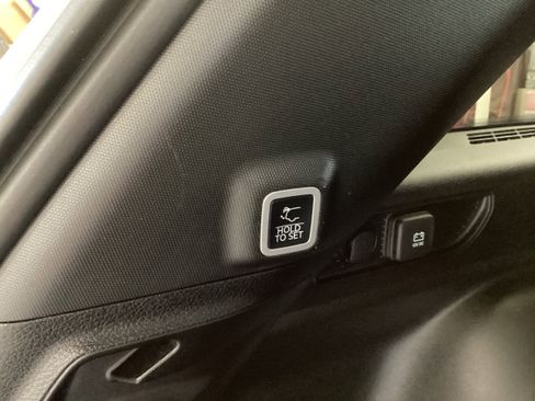 Used 2024 Jeep Grand Cherokee Altitude image 6