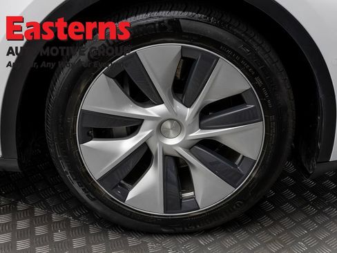 Used 2021 Tesla Model Y Long Range AWD/4WD image 27