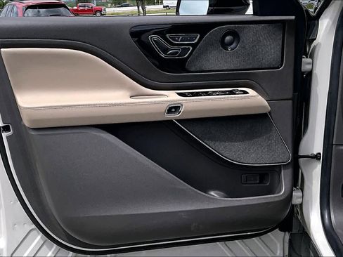 Used 2022 Lincoln Aviator Reserve w/ Elements Package Plus RWD image 21