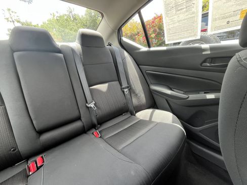 Used 2025 Nissan Altima 2.5 SV FWD image 32