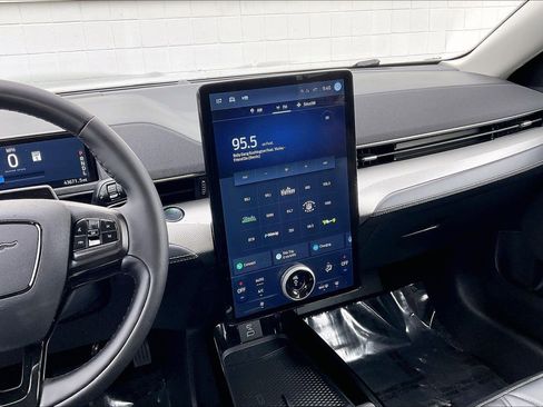 Used 2023 Ford Mustang Mach-E Select image 7