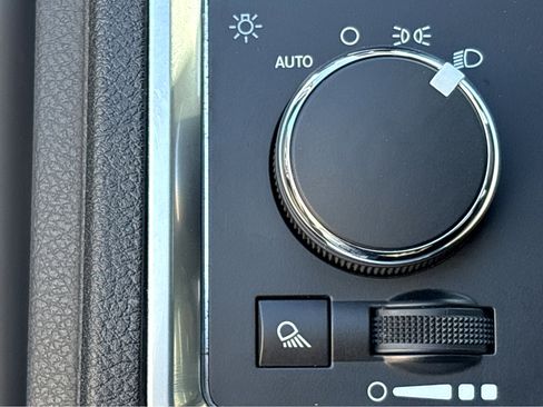 Used 2023 RAM 1500 Classic SLT w/ Trailer & Traction Group image 11