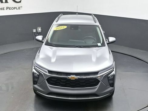 Used 2025 Chevrolet Trax LT w/ Driver Confidence Package FWD image 61