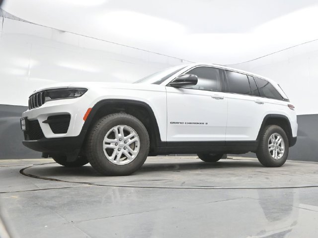 Used 2022 Jeep Grand Cherokee Laredo w/ Luxury Tech Group I AWD/4WD image 42