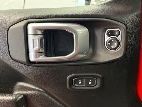 Used 2023 Jeep Wrangler Rubicon w/ Cold Weather Group image 15