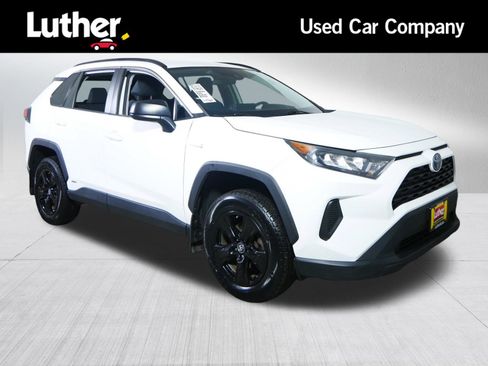Used 2020 Toyota RAV4 LE image 1