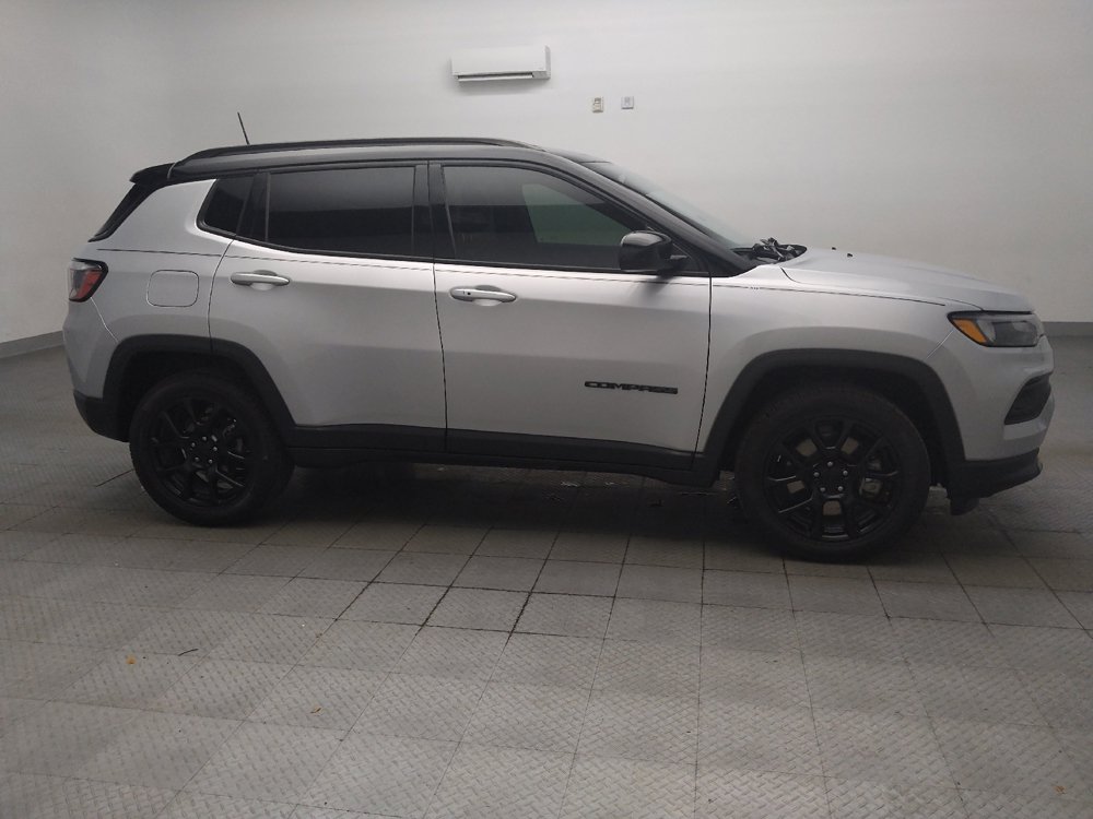Used 2024 Jeep Compass Latitude w/ Convenience Group AWD/4WD image 11