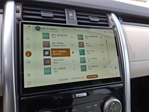 New 2026 Land Rover Discovery S image 9