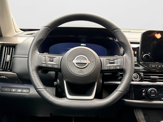 Used 2023 Nissan Pathfinder Platinum AWD/4WD image 12