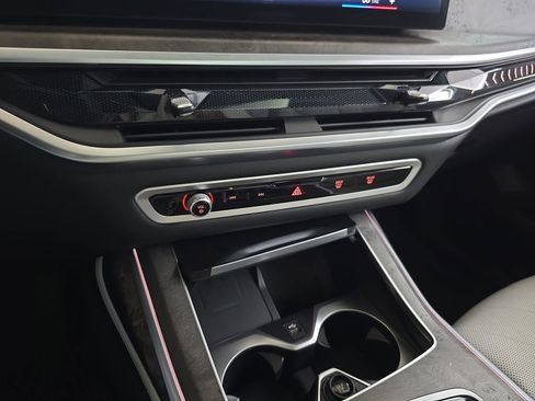Used 2023 BMW X7 xDrive40i w/ Premium Package image 28