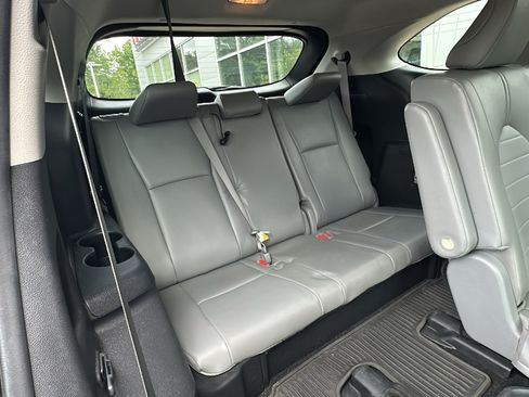 Used 2023 Toyota Highlander XLE FWD image 27