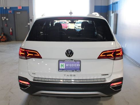 Used 2024 Volkswagen Taos SE w/ Panoramic Sunroof Package AWD/4WD image 26