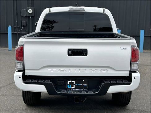 Used 2022 Toyota Tacoma TRD Off-Road w/ Technology Package image 9