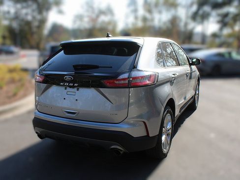 Used 2024 Ford Edge Titanium image 12