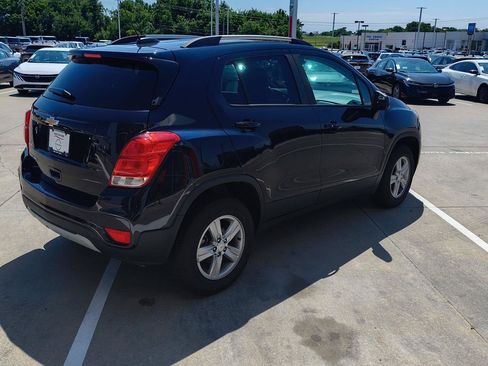 Used 2022 Chevrolet Trax LT w/ LT Convenience Package AWD/4WD image 23