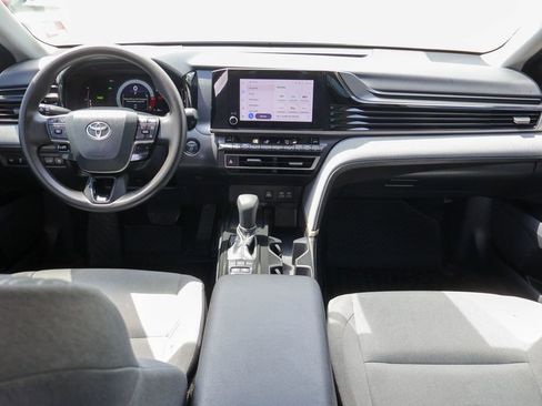 Used 2025 Toyota Camry LE AWD/4WD image 7