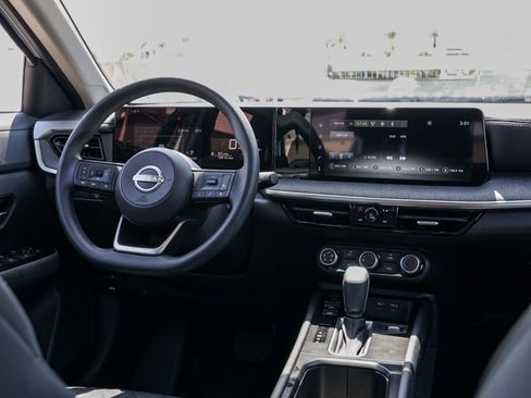 Used 2025 Nissan Kicks SV FWD image 22