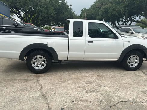 Used 2004 Nissan Frontier XE w/ (BGP) Basic Gear Pkg RWD image 9