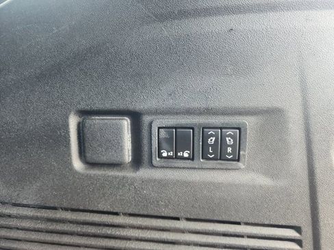 Used 2021 Chevrolet Suburban LT w/ LT Signature Package image 14