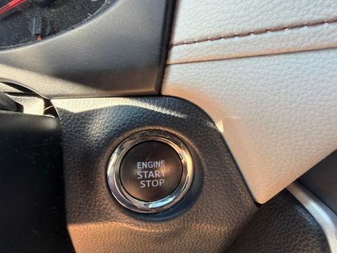 Used 2020 Toyota RAV4 XLE w/ Convenience Package FWD image 11