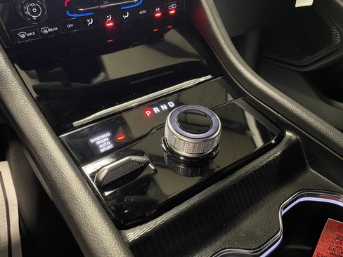 Used 2024 Jeep Grand Cherokee Limited image 16