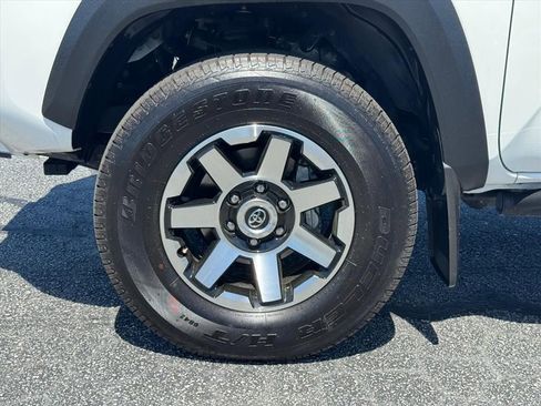 Used 2021 Toyota Tacoma TRD Off-Road w/ Technology Package AWD/4WD image 9
