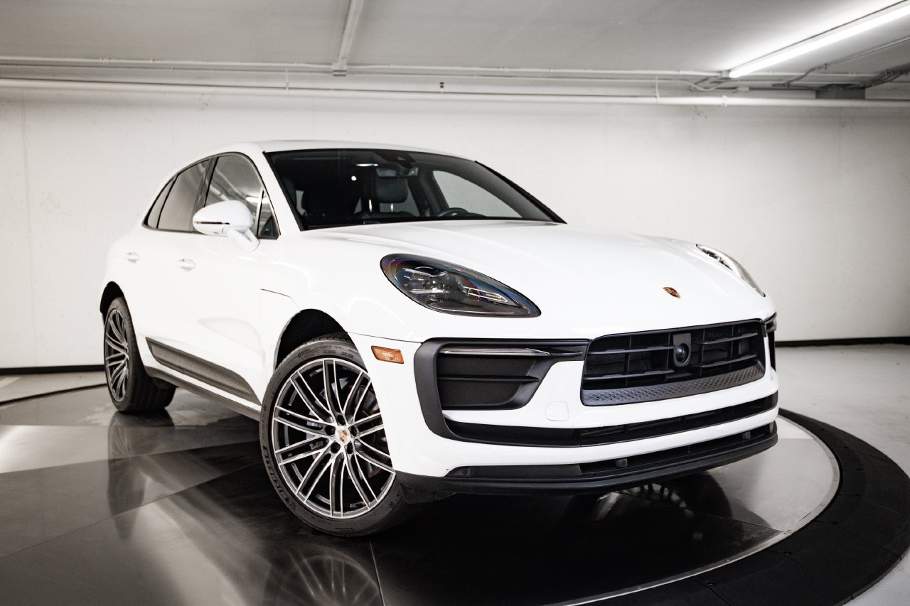 Certified 2024 Porsche Macan AWD/4WD image 9
