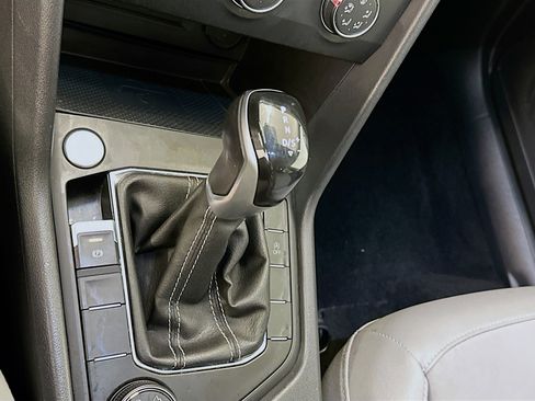 Used 2022 Volkswagen Taos SE w/ Panoramic Sunroof Package image 25