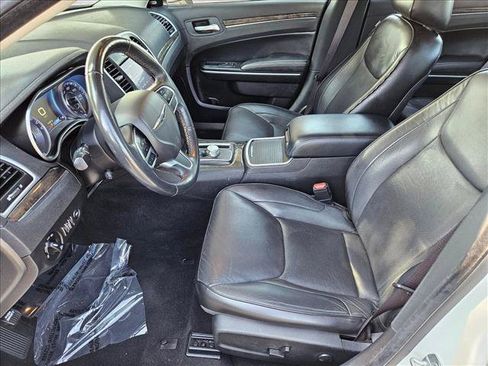 Used 2022 Chrysler 300 Touring L w/ Comfort Group RWD image 16