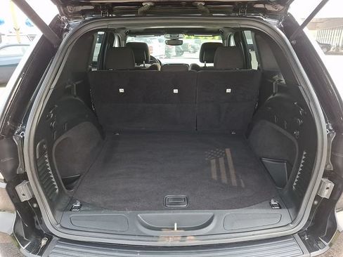 Used 2018 Jeep Grand Cherokee Laredo AWD/4WD image 29