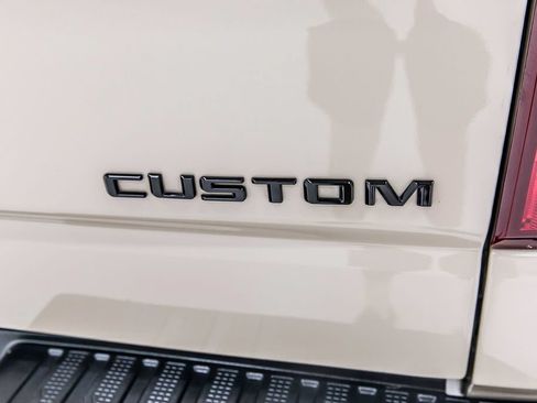 Used 2023 Chevrolet Silverado 1500 Custom Trail Boss w/ LPO, Dark Essentials Package AWD/4WD image 7