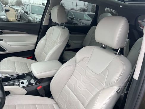 Used 2022 Kia Telluride SX w/ SX Prestige Package image 9