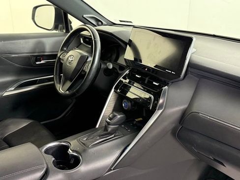 Used 2021 Toyota Venza XLE image 29