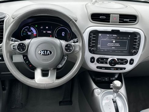 Used 2017 Kia Soul EV + image 14