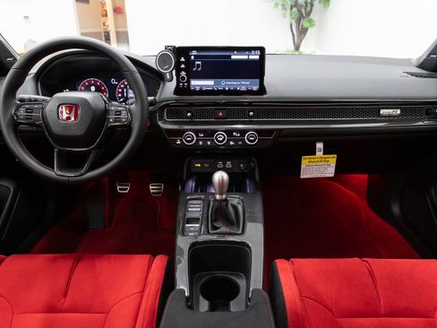 Used 2025 Honda Civic Type R image 5