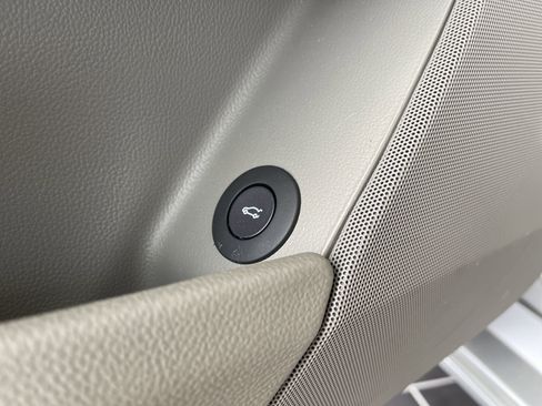 Used 2013 Cadillac XTS Platinum image 17