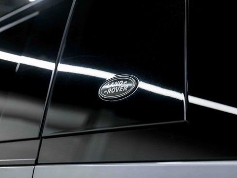 Used 2023 Land Rover Defender 130 SE image 32