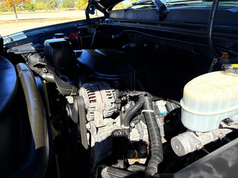 Used 2011 Chevrolet Silverado 2500 LT w/ Interior Plus Package image 33