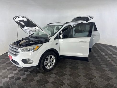 Used 2017 Ford Escape SE w/ SE Leather Comfort Package FWD image 10