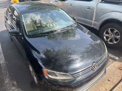 Used 2014 Volkswagen Jetta SE FWD image 2