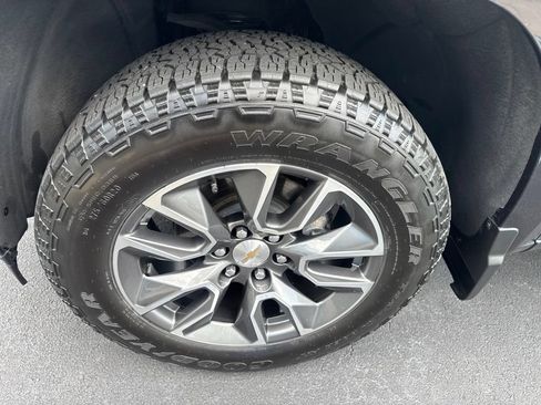 Used 2024 Chevrolet Silverado 1500 LT AWD/4WD image 5