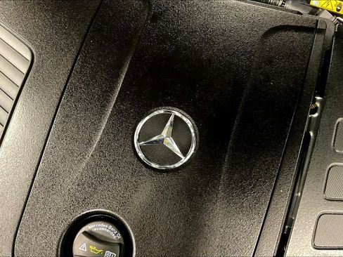 Used 2025 Mercedes-Benz GLC 300 4MATIC image 31