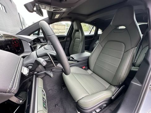 Used 2025 Porsche Panamera RWD image 5