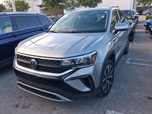 Used 2023 Volkswagen Taos SE image 4